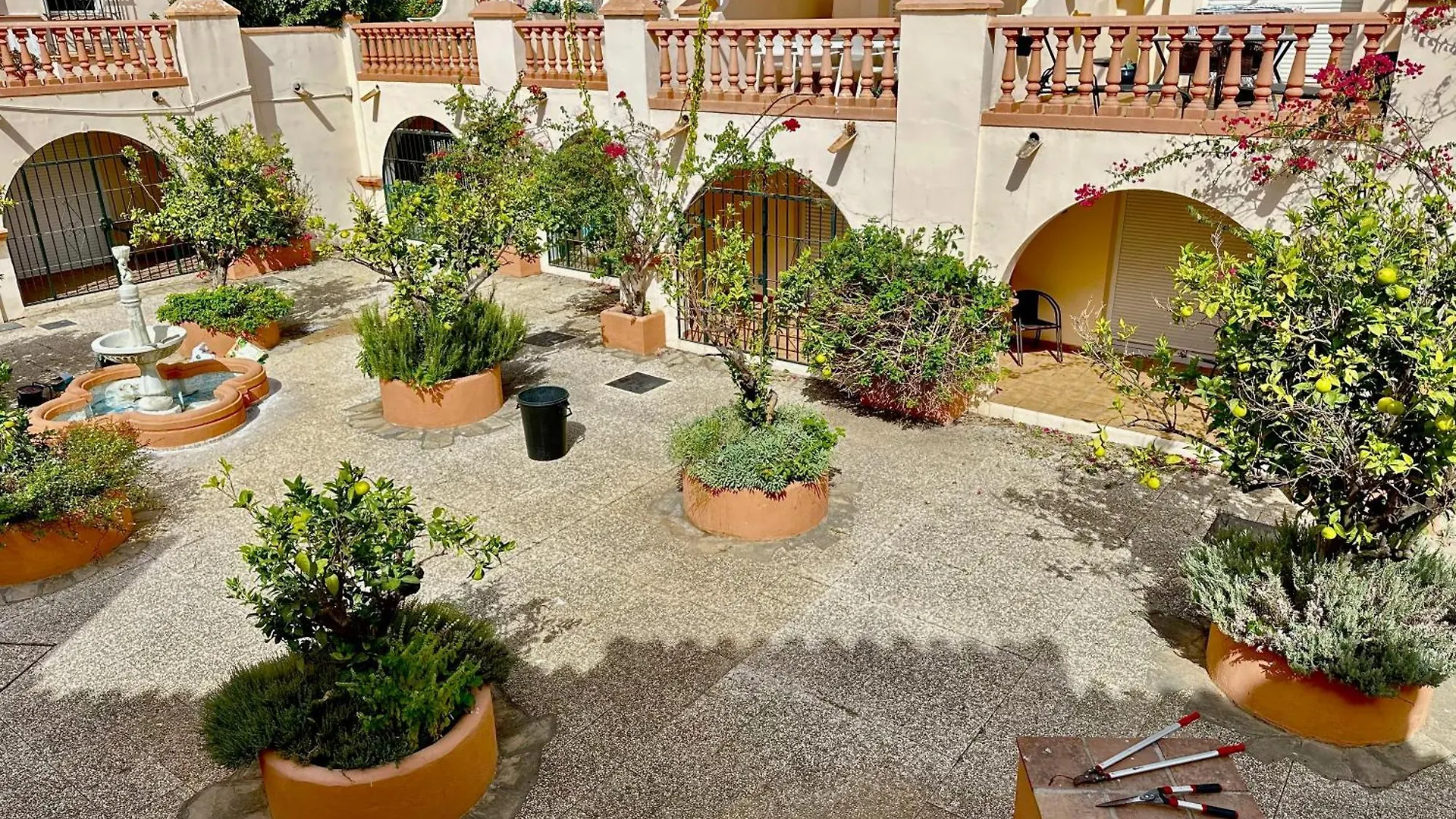 Belgravia Club, Estepona Marina 0*,